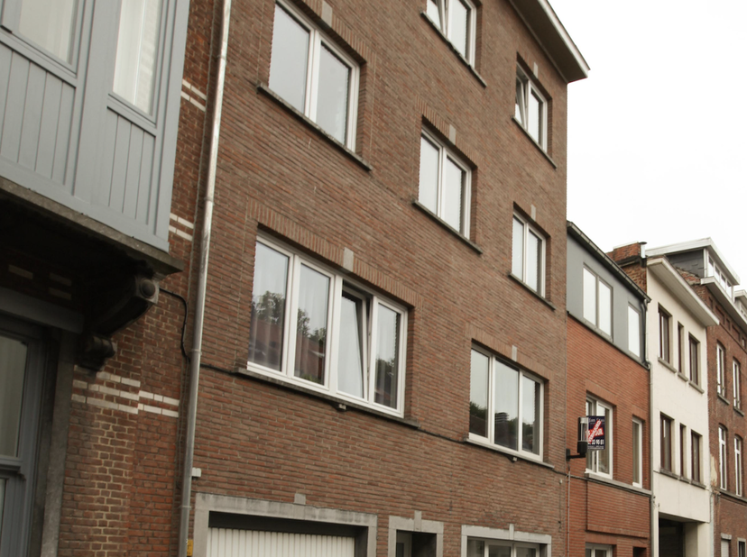 Opbrengsteigendom (16 eenheden: 2 studio&#039;s, 3 kamers met sanitair, 10 kamers, 1 garage) met tuin te koop te Leuven op fantastische locatie.&lt;br /&gt;
&lt;br
